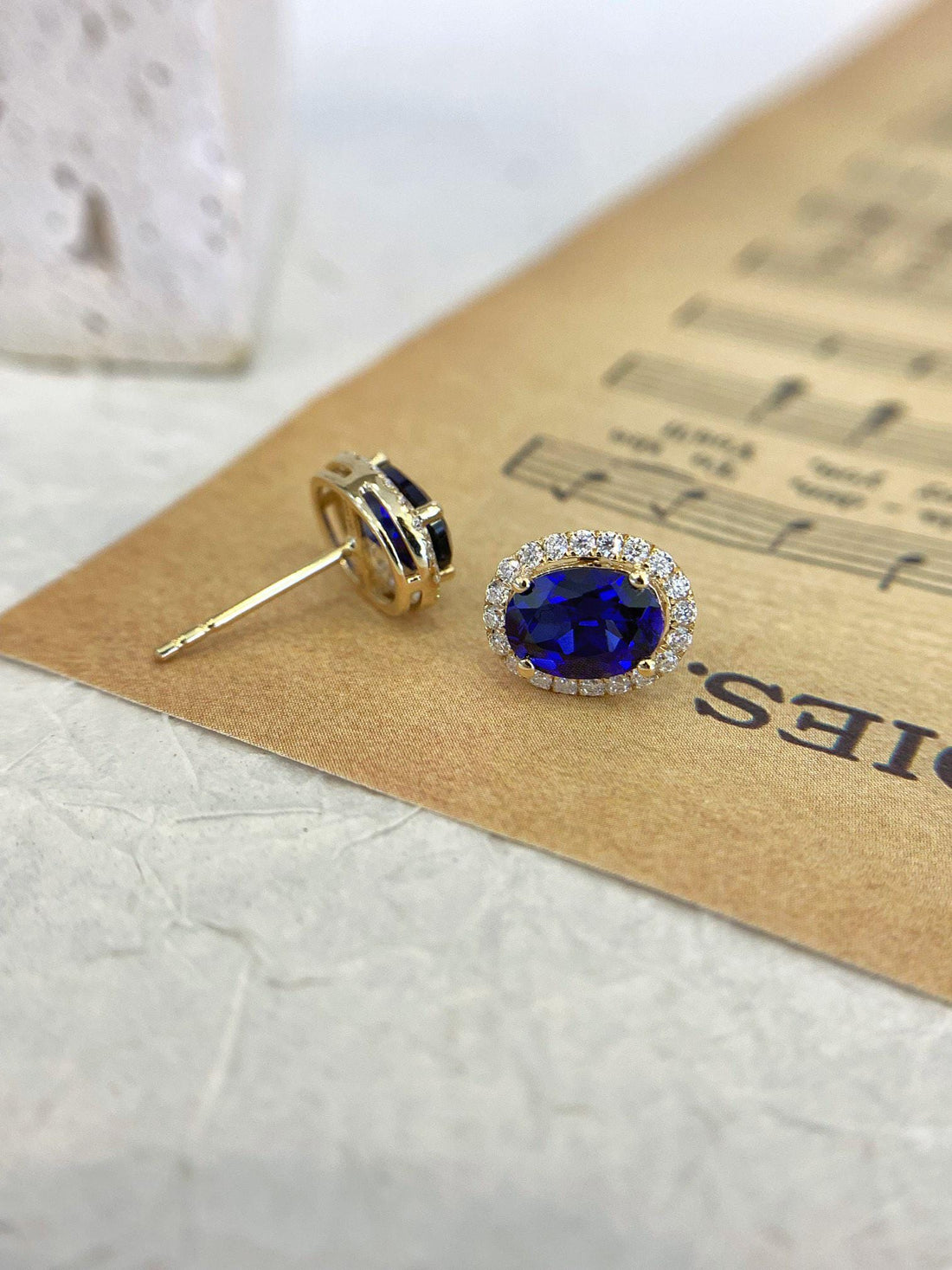 Oval Blue, Diamond Bright — Sapphire Halo Studs · 14K Gold
