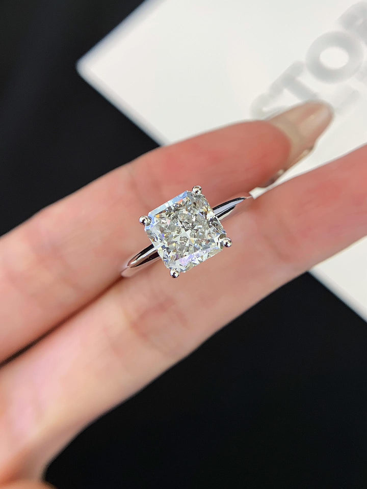 Maximum Fire, Clean Design — Radiant Cut Diamond Solitaire · 14K White Gold