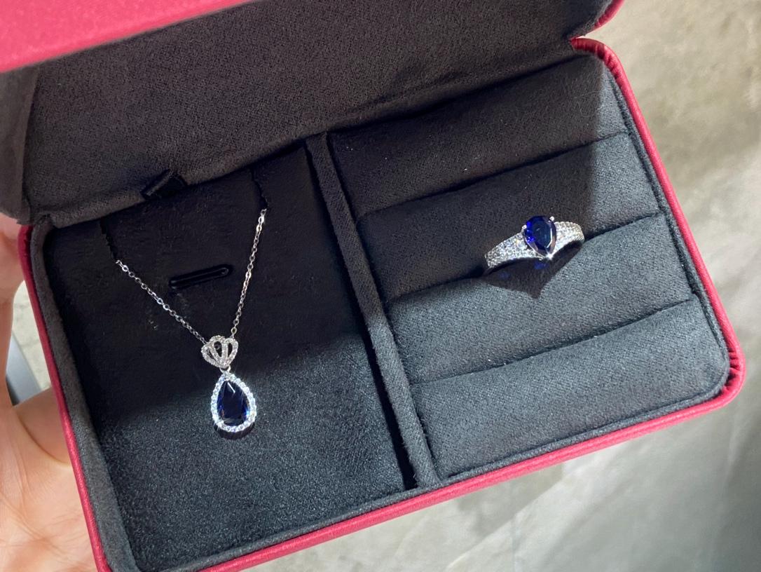 Head to Heart — Pear Sapphire Jewelry Set · Necklace & Ring