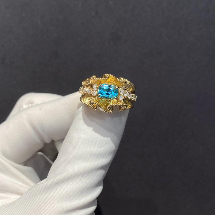 The Vintage Green — Emerald Cut Gemstone Ring · Diamond Halo White Gold