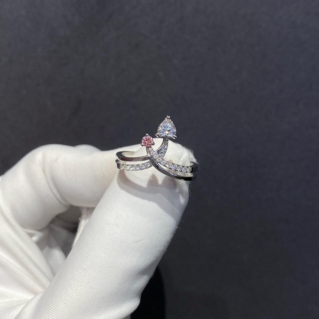 Side by Side — Toi et Moi Bypass Ring · Pear & Round Diamond, White Gold