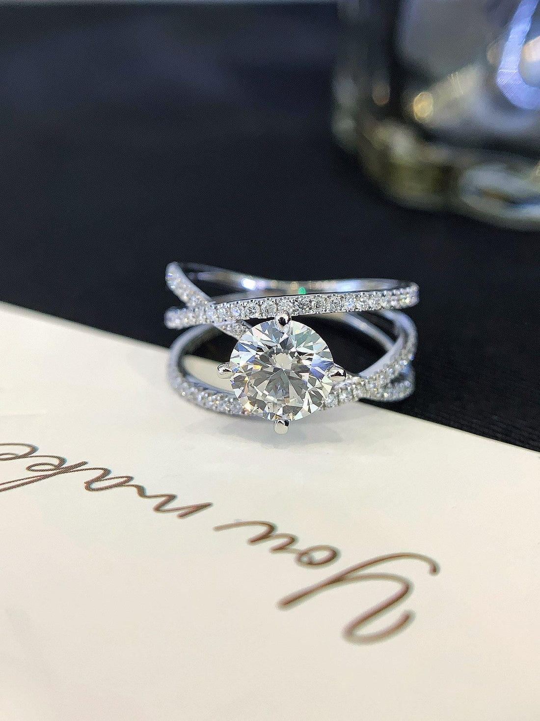 Split the Light — Round CVD Diamond Ring · 14K White Gold Split Shank