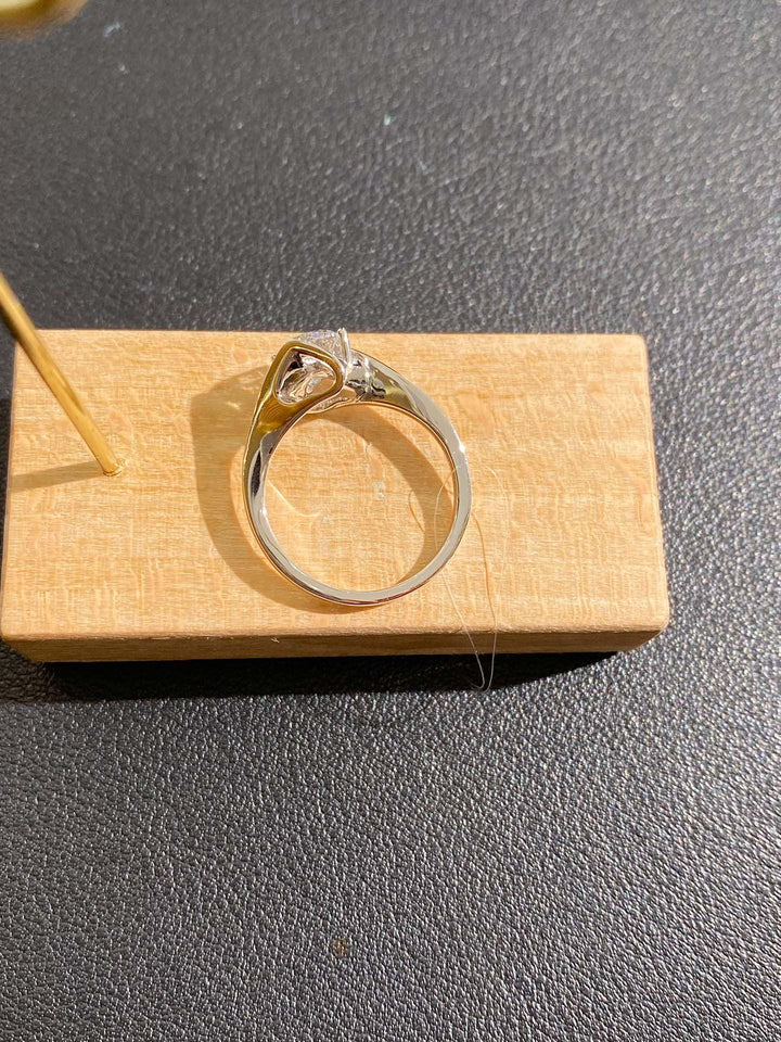 The Minimalist's Diamond — Round Solitaire · Minimalist 14K Gold